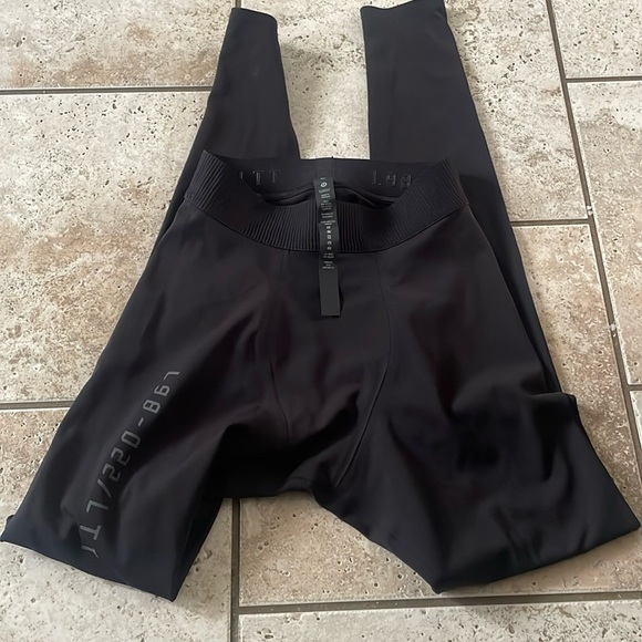 Lululemon license to train right 27", SIZE XS, NWT - Picture 2 of 9